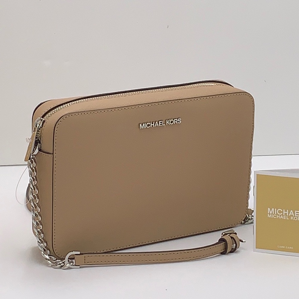 Michael Kors Jet Set Item Large East West Zip Crossbody Leather Camel
NWT - Picture 16 of 16